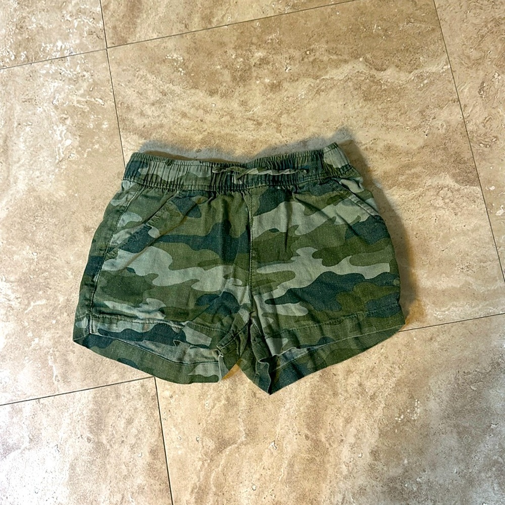Girls camo shorts